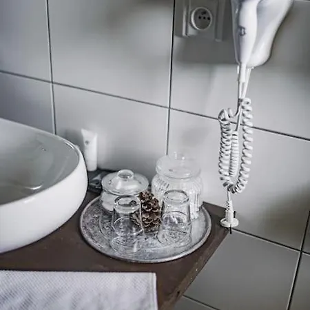 Adamův Dvůr