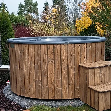 Adamův Dvůr *