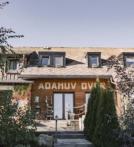 Semesterbostad Adamuv Dvur